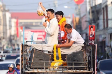 Tayland’da halk sandık başında