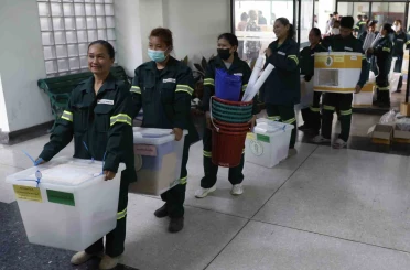 Tayland’da yaklaşık 53 milyon seçmen kritik seçim için sandık başına gidecek 