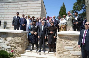TBMM Başkanı Kurtulmuş Gelibolu’da: Gazi Süleyman Paşa Türbesi’nde Alplerin nöbet değişimi büyüledi 