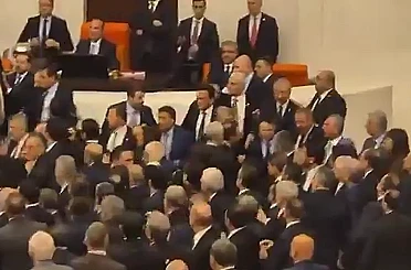 TBMM'de bakanların yemin töreninde gergin anlar