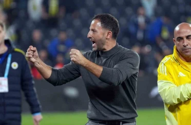 Tedesco, galibiyet sonrası tribünleri turladı 