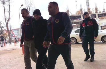 Tekel bayiye tüfekle ateş açıp 2 kişiyi yaralayan cezaevi firarisi yakalandı 