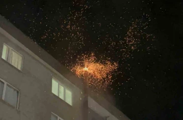 Tekirdağ’da bacadan alev püskürdü, geceyi aydınlattı 