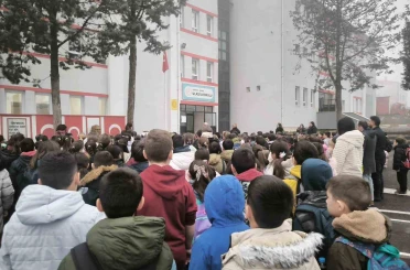 Tekirdağ’da okullarda 6 Şubat depremleri için saygı duruşu 