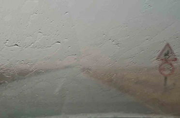Tekirdağ’da şiddetli yağış: Göz gözü görmedi, sürücüler yolda beklemek zorunda kaldı 