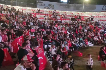Tekirdağ’da Türkiye’nin Yunanistan galibiyetini dev ekranda izlediler 