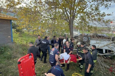 Tekirdağ’da yolcu minibüsü ile çarpışan pikap takla attı: 2 yaralı 