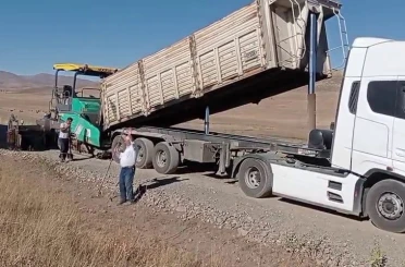 Tekman Beyköy mahalle yolu asfalta kavuştu 