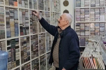 Teknolojiye direndi, 50 yıldır plak ve kaset satıyor 