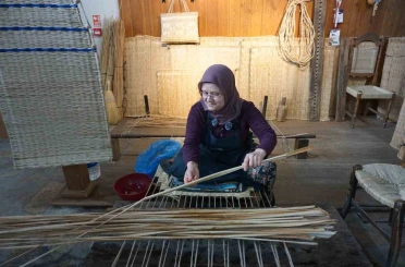 Teknolojiye inat hasır dokumacılığı Tire’de yaşatılmaya devam ediyor 