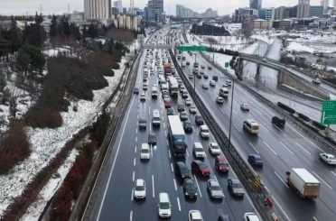 TEM Otoyolu Mahmutbey Gişeleri’nde trafik havadan görüntülendi 