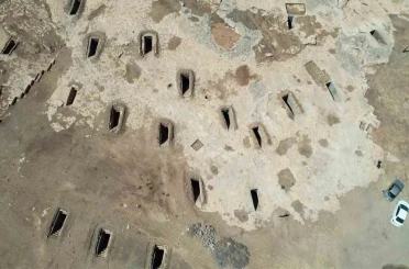 Temizlenen Turuş Kaya Mezarları’nda birbirinden ilginç kabartmalar ortaya çıkıyor 