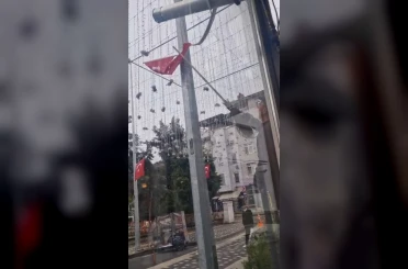 Temizlik işçisinin bayrak duyarlılığı 