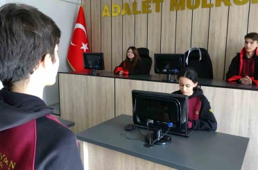 Temsili duruşma salonunda meslek öğreniyorlar 