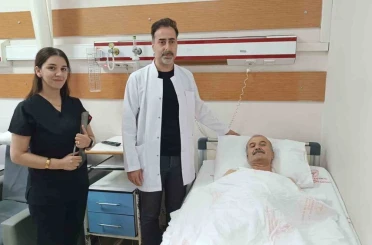 Tenis oynarken omuz çıkığı yaşayan 64 yaşındaki hasta, kullanılan özel plakla sağlığına kavuştu 