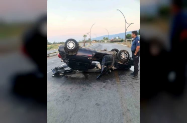 Ters dönen otomobildeki sürücü, sıkıştığı yerden kurtarıldı 