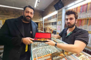 Tespih aşkı sınır tanımadı: 1 milyon 600 bin liralık Osmanlı kehribarı aldı 