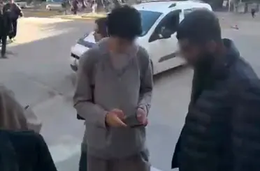 Tespih sattığını iddia ederek öğrenciden para talep eden şahıs kamerada