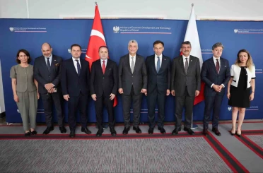 Ticaret Bakanı Bolat, Polonya Maliye Bakanı Domanski ile bir araya geldi