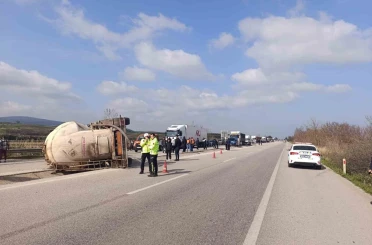 Tır devrildi: 1 yaralı 