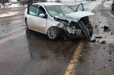 Tır ile otomobil çarpıştı: 2 yaralı 