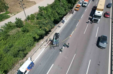 Tıra arkadan çarpan otomobilin tavanı koptu: Uzman onbaşı hayatını kaybetti 