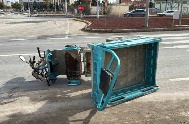 Tırın çarptığı mopette bir kişi öldü, 3 kişi yaralandı 