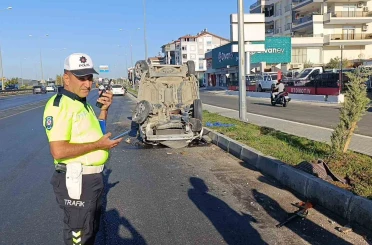 Tırla çarpışan araç havada takla atıp ters döndü, sürücü hafif yaralandı 