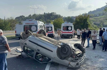 Tırla çarpışan otomobil takla attı: 4 yaralı 