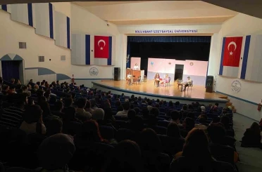 Tiyatro günlerinde salon doldu taştı 