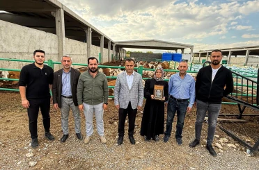 TOBB Malatya Genç girişimciler kurulu tarafından kadın girişimci Hafure Adak’a plaket 