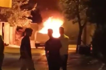 Tofaş alev topuna döndü, vatandaşlar yangını film izler gibi izledi