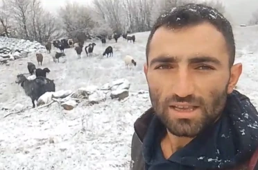Tokat’ta çoban karlar altında türkü söyledi 