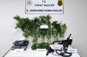 Tokat’ta jandarmadan eş zamanlı uyuşturucu operasyonu: 2 tutuklama 