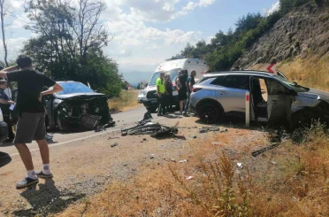 Tokat’ta otomobiller kafa kafaya çarpıştı: 10 yaralı 