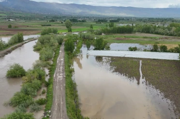 Tokat’ta yollar çöktü, sular altında kalan tarım arazileri dron ile görüntülendi 