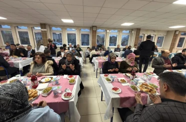Tomarza’da şehir aileleri ve gaziler iftarda buluştu 