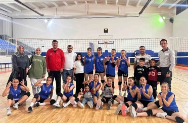 Tomarzalı Belediyespor Kız Voleybol Takımı galibiyete doymuyor 