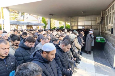 Tomruk taşıdığı vinçte akıma kapılarak hayatını kaybeden patron son yolculuğuna uğurlandı 