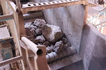 Tonlarca taş yola dönüşüyor, maliyet yarıya iniyor