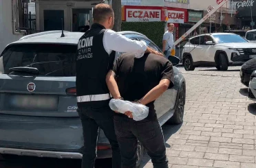 Torbalı’da oto galeriyi kurşunlayan 2 şüpheli tutuklandı 
