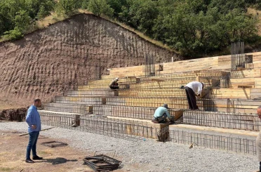 Tosya’da inşa edilen güreş sahası ile düğün salonunda çalışmalar sürüyor 