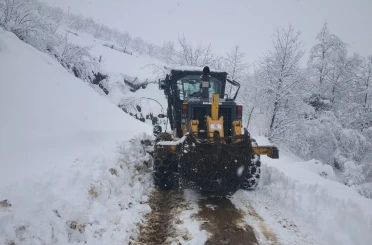 Trabzon’da 40 mahalle yolu kar nedeniyle ulaşıma kapandı 