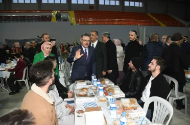Trabzon’da Büyükşehir’in iftar sofralarında yüzbinler oruç açtı 