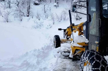 Trabzon’da karla mücadele sürüyor 