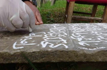 Trabzon’da tarihî mezar taşları karekodla dijital kayıt altına alınıyor 