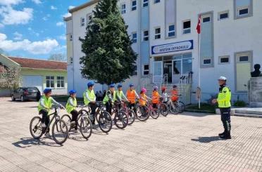 Trafik Haftasında öğrencilere uygulamalı eğitim 