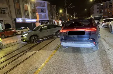 Trafik kazası sebebiyle tramvay seferleri aksadı
