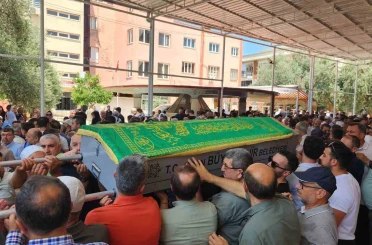 Trafik kazasında hayatını kaybeden Acar dualarla toprağa verildi 