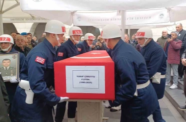 Trafik kazasında hayatını kaybeden genç üsteğmen toprağa verildi 